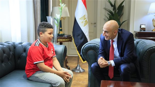 وزير التربية والتعليم والطالب علي حمادة