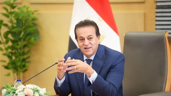 الدكتور خالد عبدالغفار وزير الصحة 