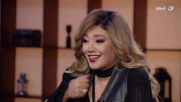 الفنانة شمس 