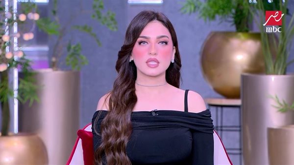 الإعلامية ياسمين عز 