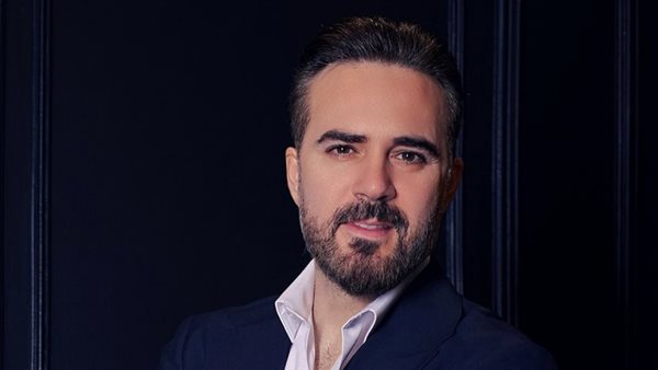 وائل جسار يعلق نشاطه الفني بالكامل تضامنا مع لبنان