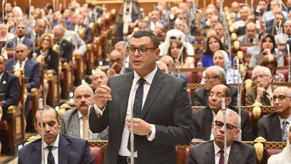 وزير الإسكان والمرافق والمجتمعات العمرانية