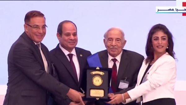 الرئيس السيسي أثناء تكريم أبطال أكتوبر