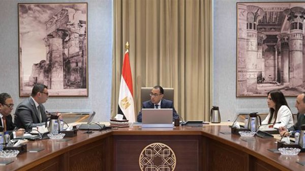 رئيس الوزراء ووزير الإسكان 
