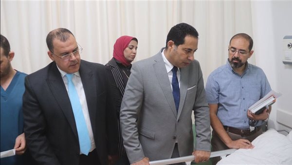 الدكتور هاني راشد، نائب رئيس هيئة الرعاية الصحية خلال زيارته