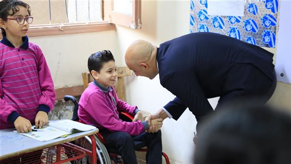 وزير التربية والتعليم والطالب جمال محمد جمال
