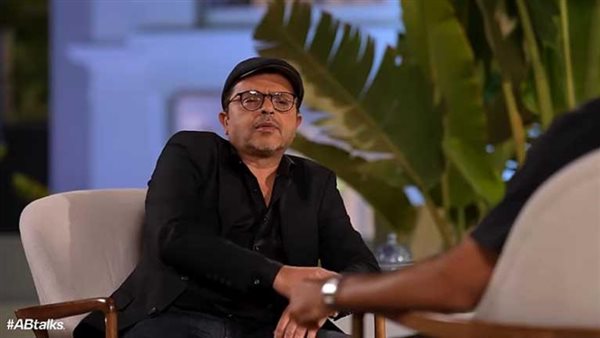 "الله يسامحني ويغفر لي ". محمد هنيدي يروي كيف تسبب في إجهاض 