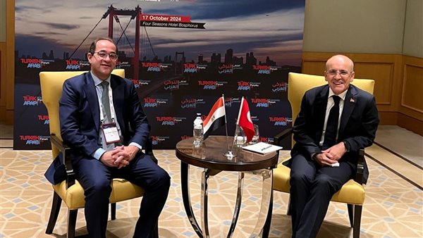  وزير المالية خلال اجتماعه مع نظيره التركي