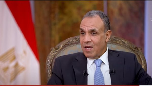 بدر عبد العاطي وزير الخارجية أثناء حواره للقاهرة الإخبارية