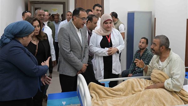 رئيس الوزراء يتفقد مستشفى سمالوط