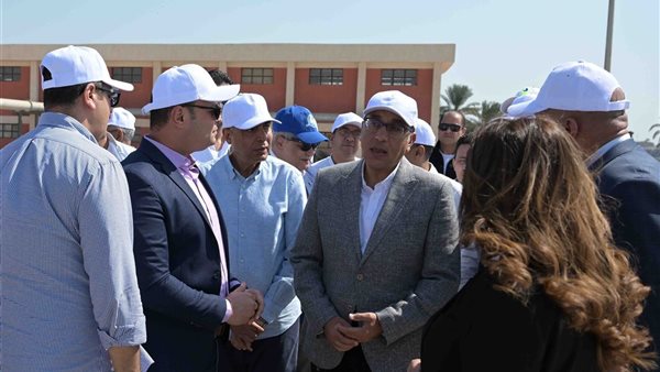 رئيس الوزراء يتفقد محطة معالجة الصرف الصحي بالمنيا 