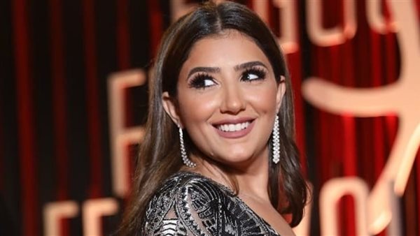 الفنانة مي عمر