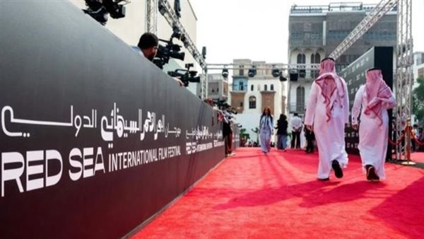 رحلة سينمائية عالمية ينافس خلالها 12 فيلما قصيرا 