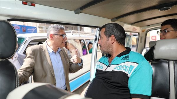 محافظ الجيزة يتابع الالتزام بالتعريفة الجديدة للمواصلات