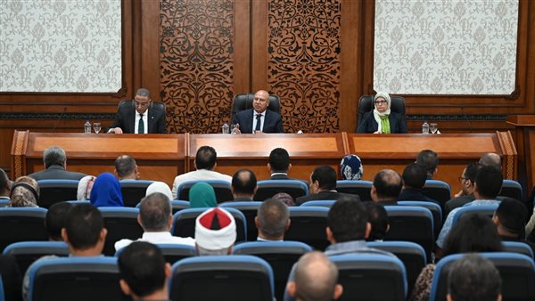 الفريق مهندس كامل الوزير خلال اجتماع اليوم بالفيوم