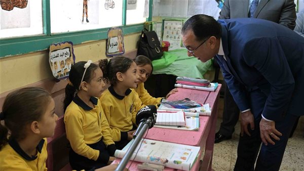 رئيس الوزراء يدير حوارًا أبويا مع تلاميذ مدرسة الندى للتعليم
