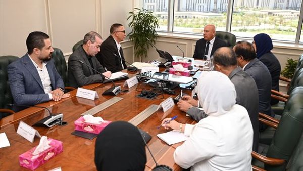 وزير النقل يبحث خطة إنشاء مصنع لإنتاج الأبواب المصفحة