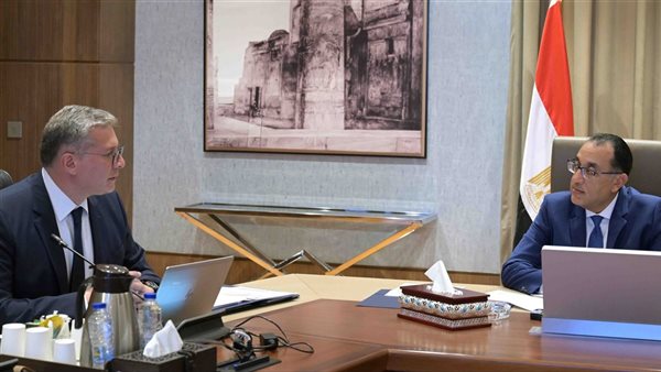 رئيس الوزراء يتابع توفير المنتجات البترولية 