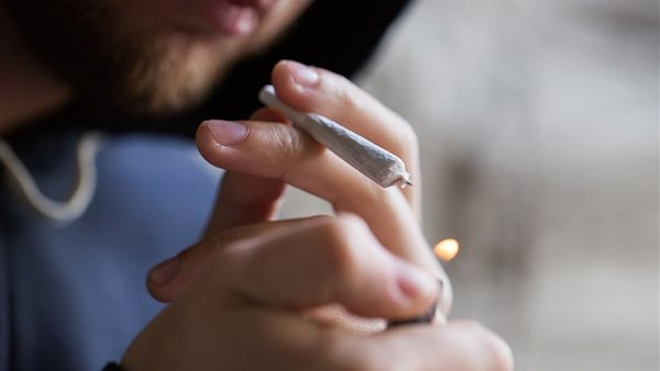 كيف أعرف أن ابني يتعاطى الحشيش