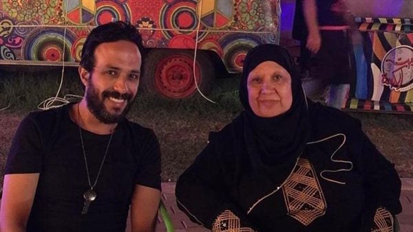 وفاة والدة الفنان أحمد عصام