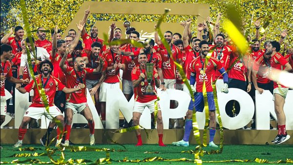 تتويج الأهلي بالسوبر المصري