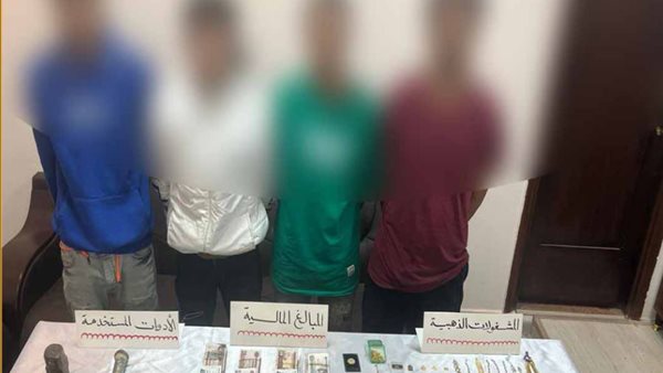  سرقة مشغولات ذهبية ومبالغ مالية من محل بالظاهر