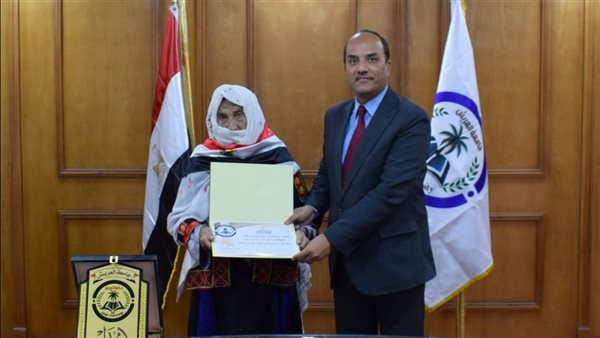 جامعة العريش تكرم الحاجة فرحانة سيناء 