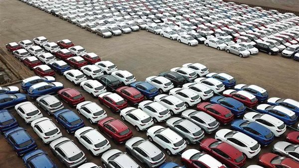 موعد نزول سيارات 2025 في مصر