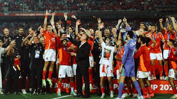 الخطيب من مراسم التتويج بكأس أفروأسيوي