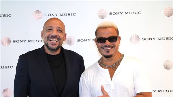  الهضبة عمرو دياب  يتعاقد مع Sony music