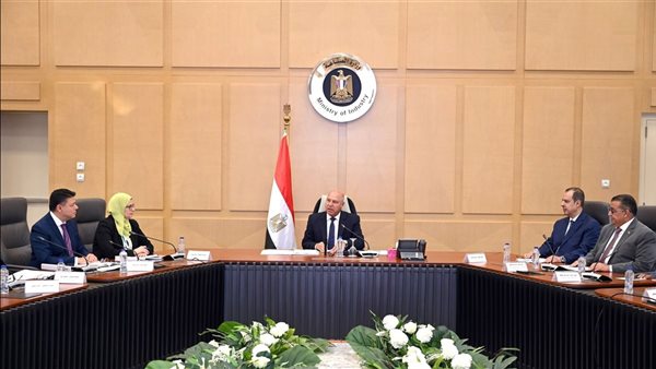 الفريق كامل الوزير نائب رئيس الوزراء ووزير الصناعة والنقل