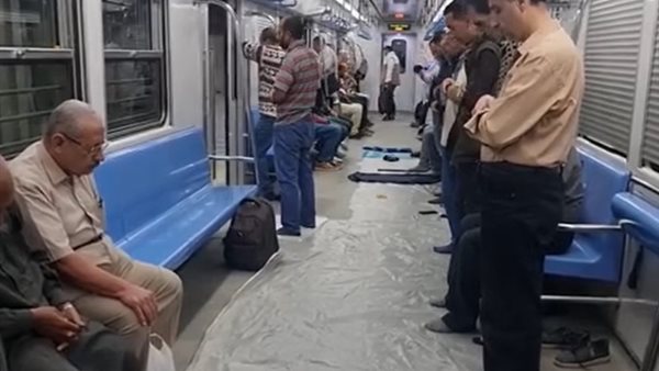 هل يجوز الصلاة في القطار المتحرك