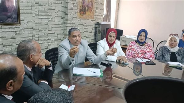 اجتماع وكيل التعليم بالجيزة لمدراء العموم