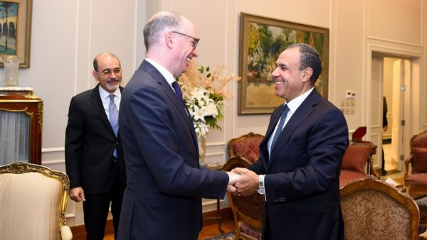 وزير الخارجية والهجرة يستقبل وزير الدولة الألماني