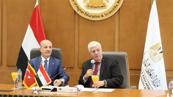 لقاء وزير التعليم العالي مع نظيره التركي 