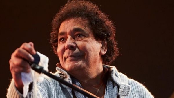 الفنان محمد منير يغادر المستشفى بعد تحسن حالته