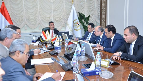 وزير التموين مع مديري المديريات