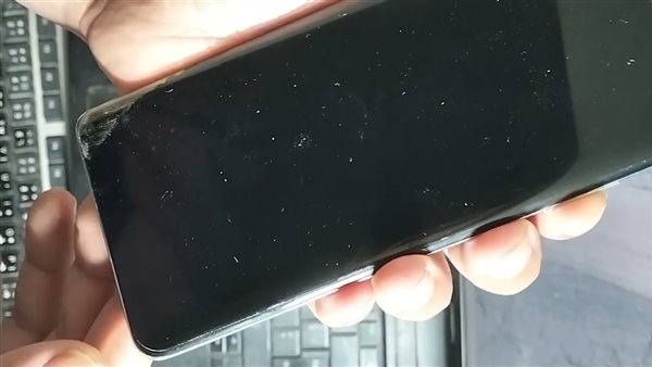 الموبايل فصل ومش بيفتح