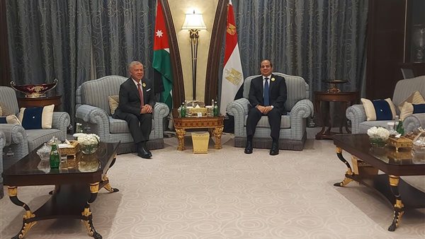 الرئيس السيسي يلتقي بالعاهل الأردني على هامش القمة العربية
