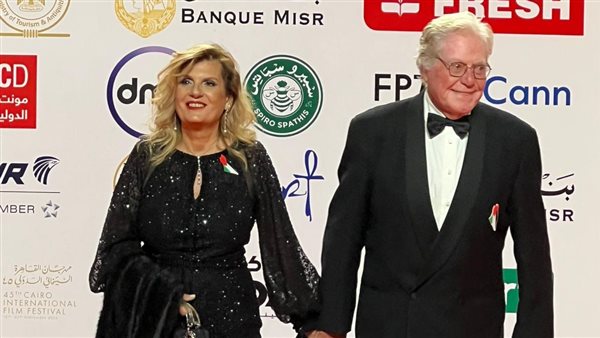 حسين فهمي وزوجته في مهرجان القاهرة السينمائي