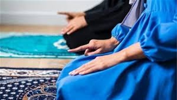 كيف تصلي المرأة خارج المنزل؟