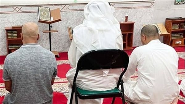 ما حكم الصلاة على الكرسي 
