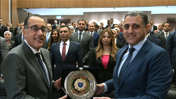 لقاء رئيس الوزراء مع الملحقين العسكريين 