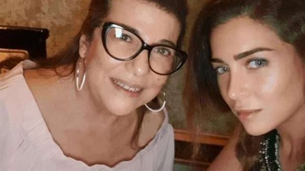 موعد جنازة والدة الفنانة مي عز الدين