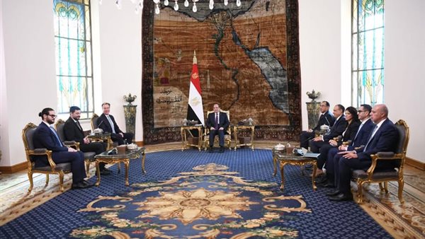 الرئيس السيسي يستقبل رئيس المنتدى الاقتصادي العالمي اليوم