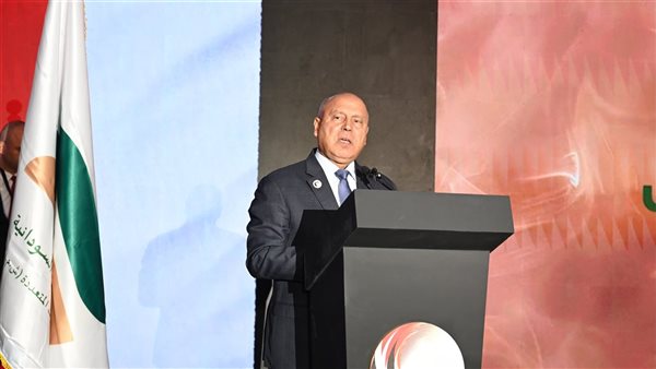 الفريق كامل الوزير نائب رئيس الوزراء وزير النقل والصناعة