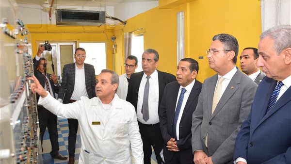 وزير التموين ومحافظ الغربية يتفقدان شركة طنطا للزيوت