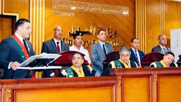 محاكمة "شاعر رابعة" طارق عربان