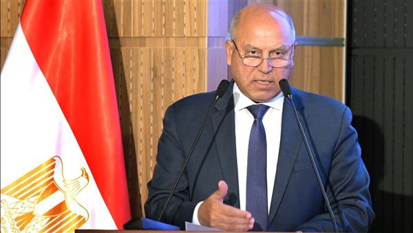 الفريق كامل الوزير وزير الصناعة والنقل