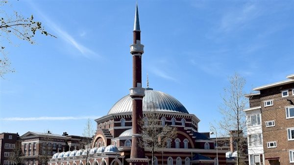 هولندا: الدعاء بهلاك اليهود وزوال إسرائيل يغلق المساجد